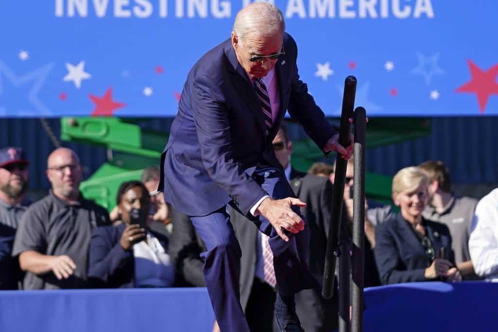 La casi caída de Biden.