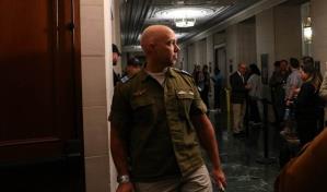 Un congresista republicano acude al Capitolio con uniforme militar israelí