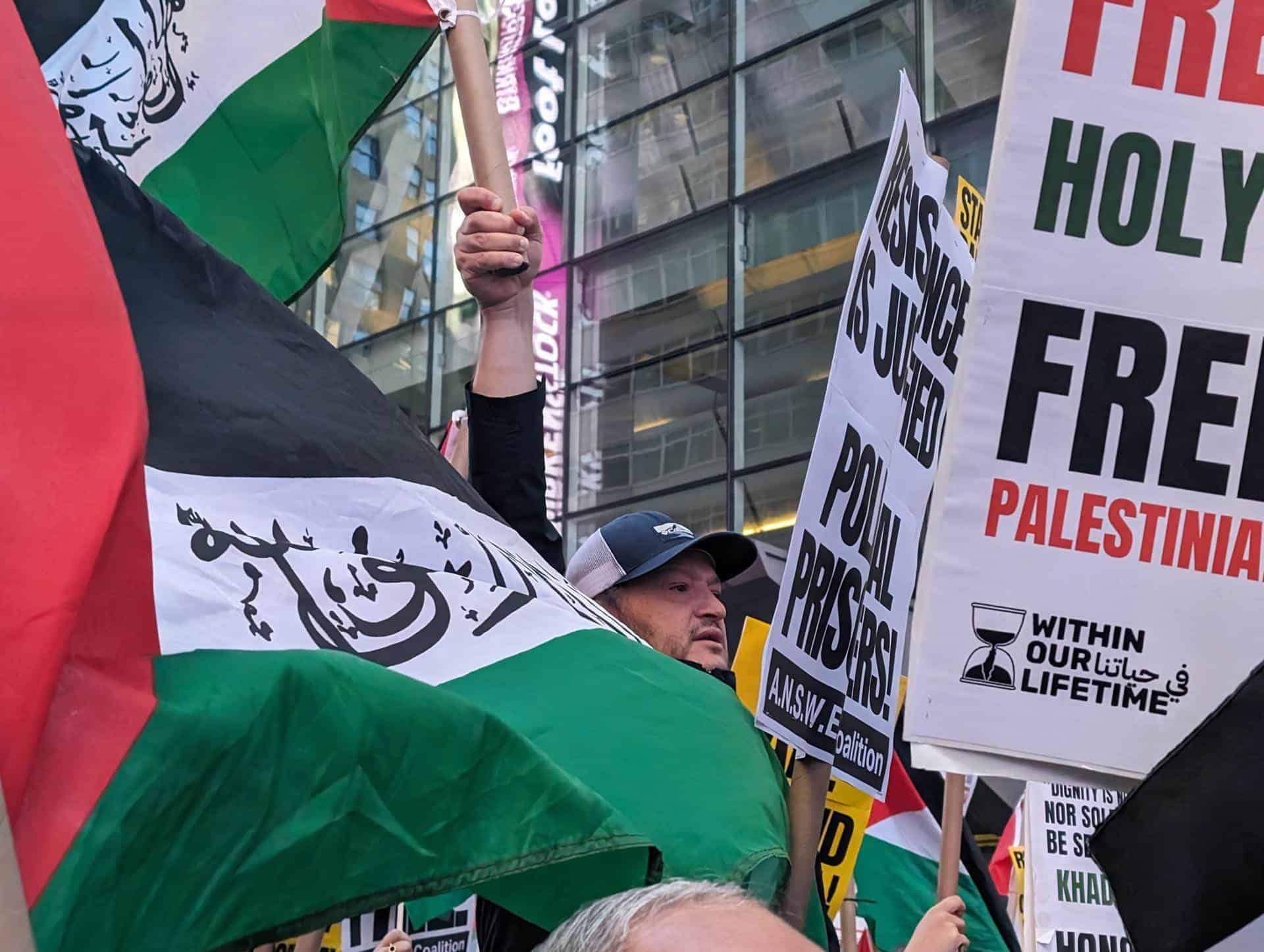  Personas se manifiestan hoy a favor de Palestina, en Times Square en Nueva York (EE.UU). 