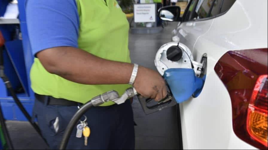 Precios de cuatro combustibles bajarán hasta RD$13.80 por galón