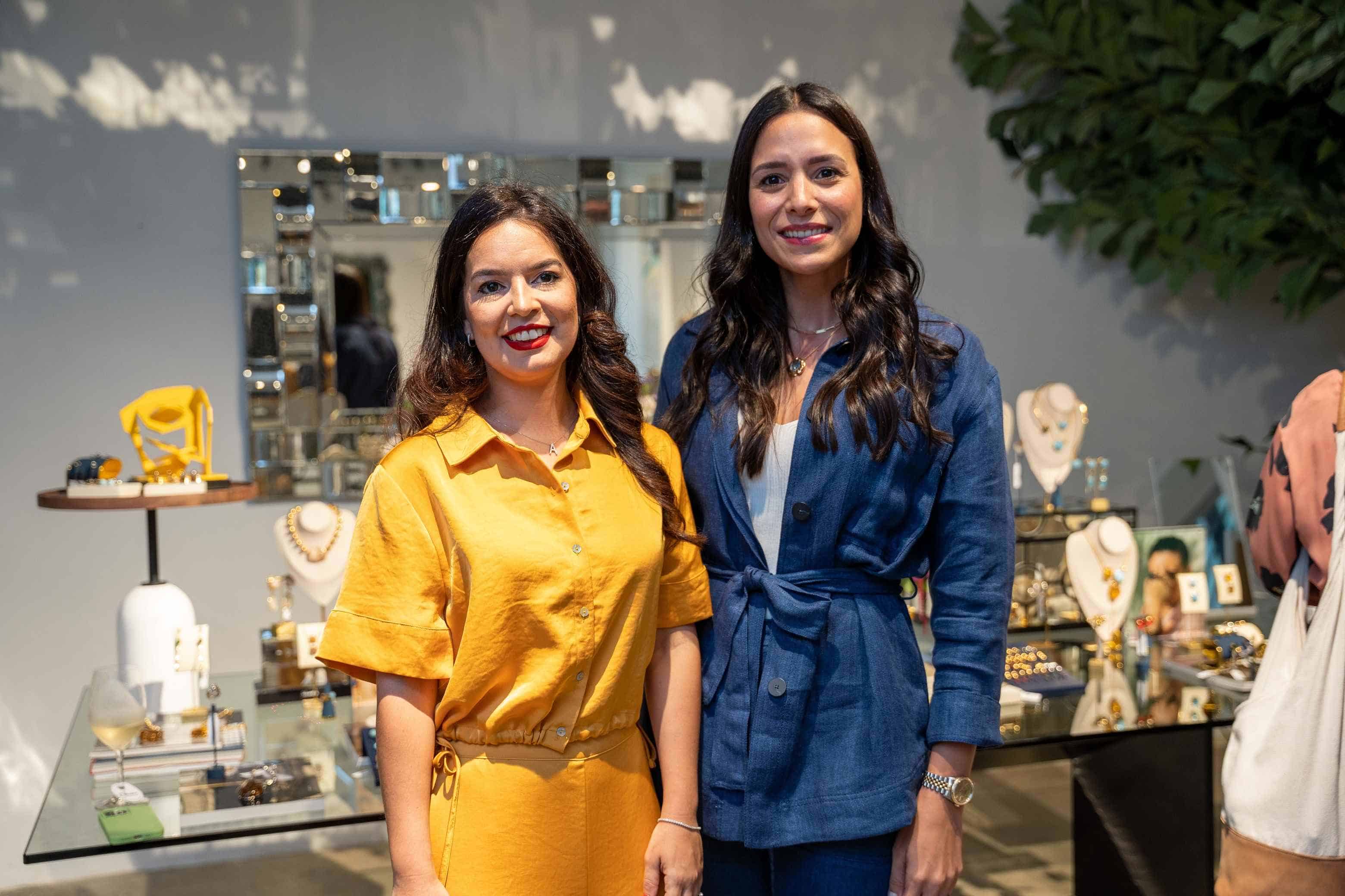 Amelia Novoa y Lía Perelló.