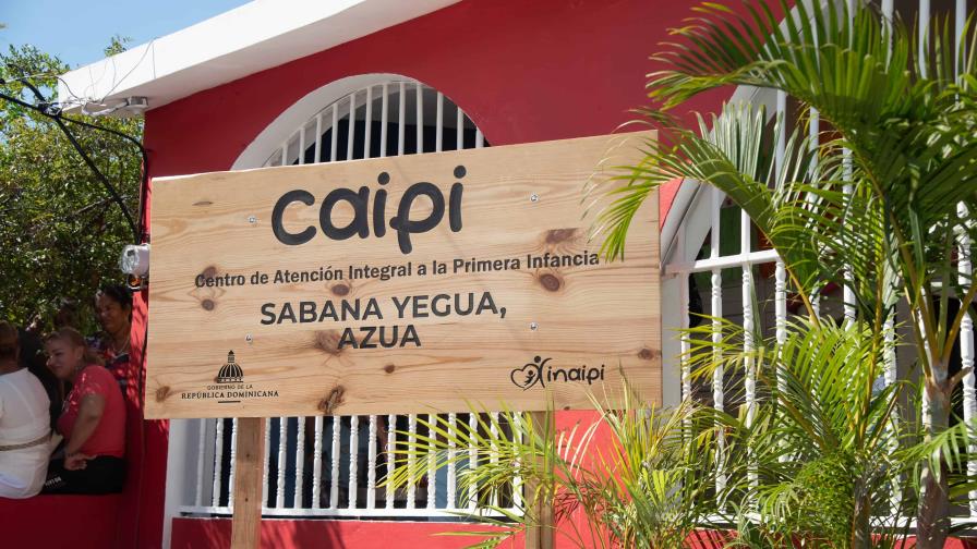 Abinader inaugura palacio municipal y centro Caipi en Azua