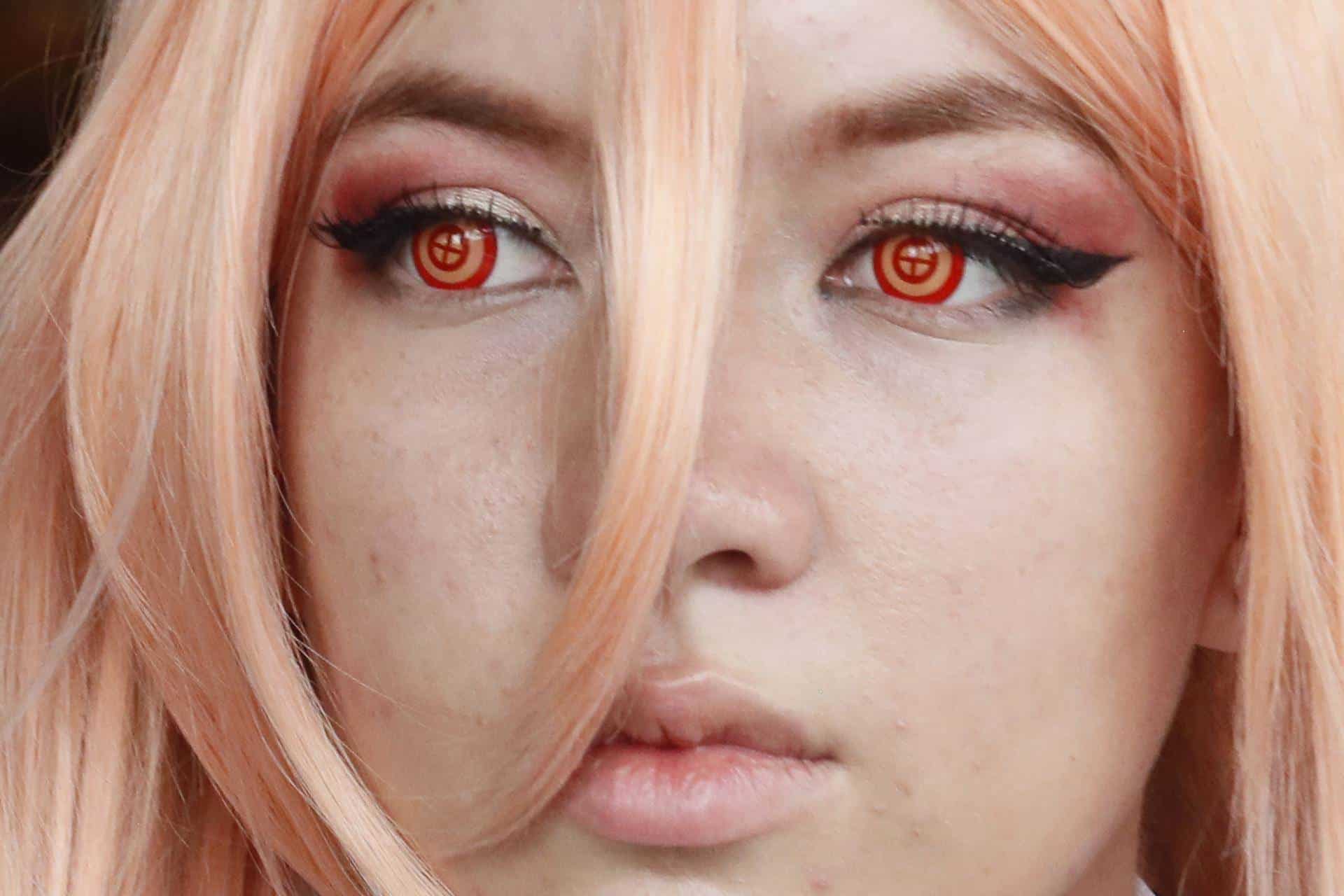 Personas disfrazadas recorren hoy el Salón del Ocio y la Fantasía (SOFA 2023) en Corferias, en Bogotá (Colombia). 