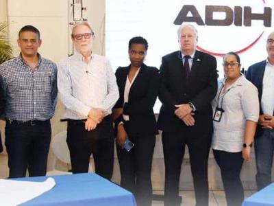 Industriales de Haití instan a mantener la frontera cerrada