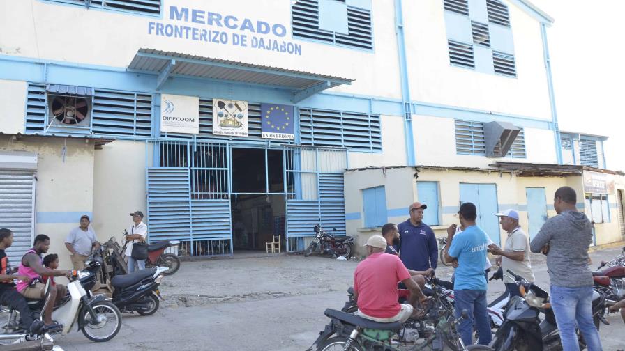 Un deslucido mercado binacional al no abrir Haití su frontera con República Dominicana