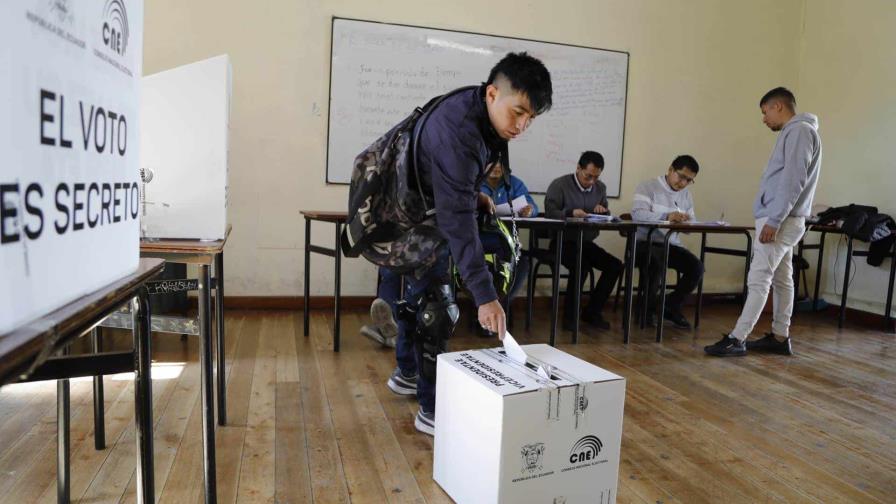 Votación con fluidez y calma durante las elecciones presidenciales en Ecuador