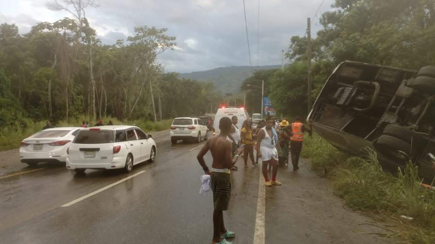 Se accidenta autobús de pasajeros en Bonao; hay 20 heridos