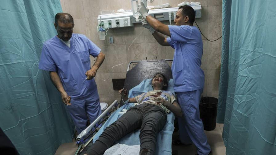 Los abarrotados hospitales en Gaza advierten de miles de muertes mientras se acaban los suministros