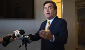 Comisionado acusado de soborno en Miami se declara inocente de los cargos
