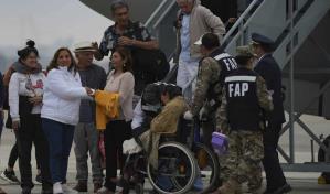Boluarte llega a Lima con peruanos recogidos en Israel y anuncia la compra de dos aviones