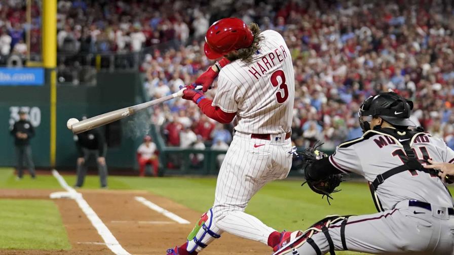 El poder de Harper, Schwarber y Castellanos impulsa a Filis a vencer a Diamondbacks