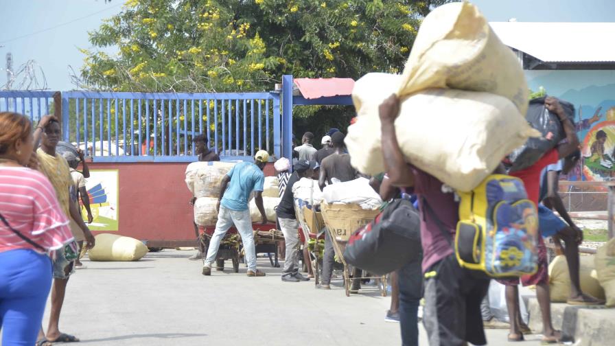 En Dajabón utilizan retorno voluntario para llevar comida y otros artículos hacia Haití