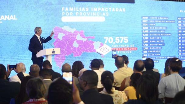 Abinader destaca entrega de más de siete mil viviendas y 70 mil títulos en su gobierno