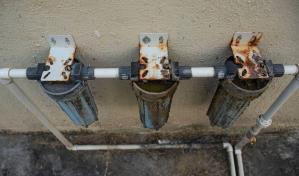 En residencial Juan Rafael, en Santo Domingo Norte, denuncian que reciben agua contaminada