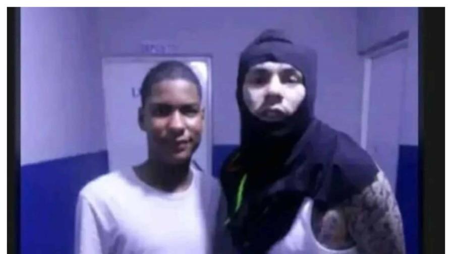 La foto de Tekashi junto a otro detenido que se ha hecho viral en redes sociales