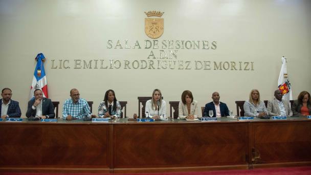 Bloques de regidores del PRM, PLD y Fuerza del pueblo ofrecen apoyo a colega demandada