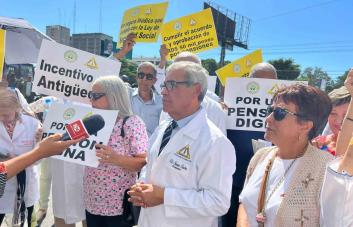 Médicos jubilados reclaman “pensiones dignas, justas y oportunas”