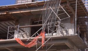 Tragedia en construcci&oacute;n: obrero muere aplastado en Santiago