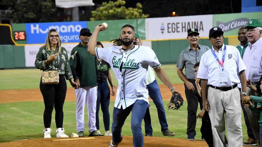 Estrellas capitalizan errores para imponerse a los Toros