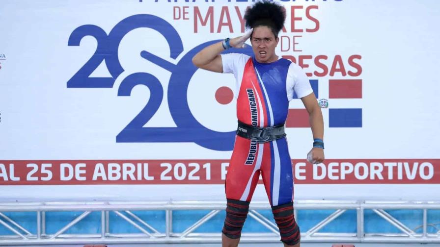 La pesista Yudelina Mejía y la karateca María Dimitrova ilusionan a los dominicanos