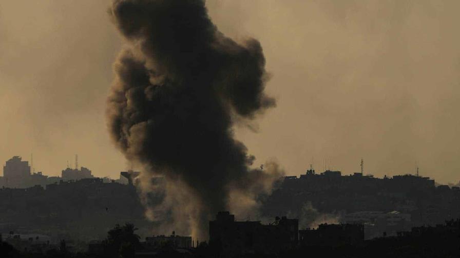 Egipto comienza a reparar el camino del paso a Gaza dañado por Israel ante la apertura