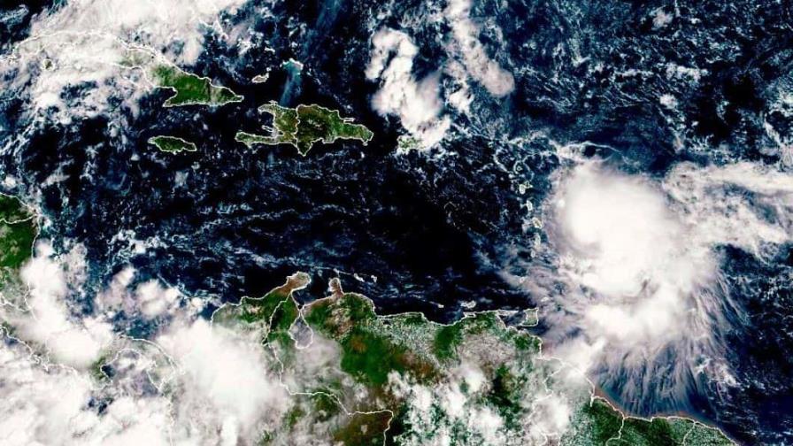 Tammy se convierte en huracán y afectará Antillas Menores