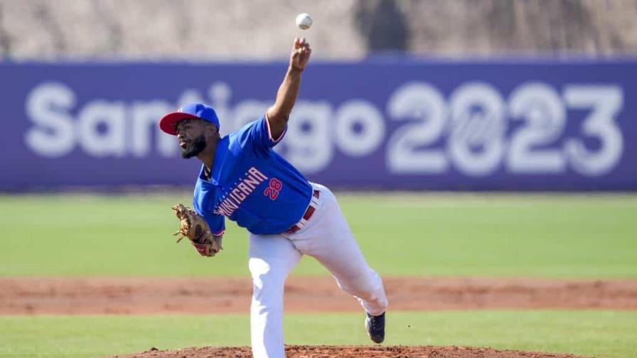 Regla de béisbol no escrita pasa en Santiago: devuelven las pelotas que caen en las gradas