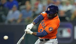 Abreu, Álvarez y Altuve ayudan a que Astros empaten 2-2 serie ante Rangers