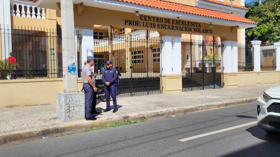 Policía Nacional patrulla en los alrededores de escuelas en disputa territorio de parque