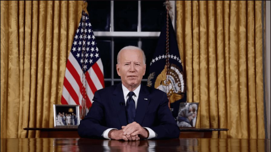 Biden se apoya en la solemnidad del Despacho Oval para transmitir gravedad y urgencia