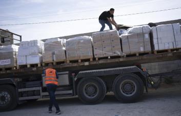 El cruce fronterizo entre Egipto y la Franja de Gaza abrió el sábado para permitir entrada de ayuda humanitaria