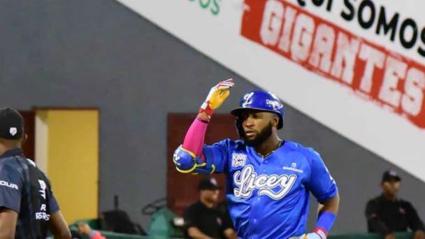 Mel Rojas Jr. la saca del parque y el Licey vence a los Gigantes en el Julián Javier