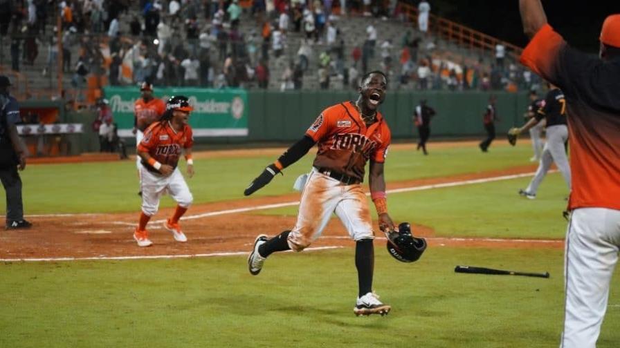 Adames decide y los Toros dejan en el terreno a las Águilas