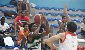 Avanza torneo de baloncesto universitario con victoria de Uteco