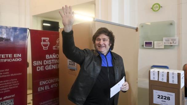 Cierra votación y comienza conteo oficial en crucial elección presidencial en Argentina