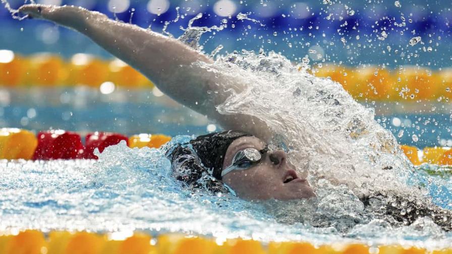 Aikins y Noble fijan récords panamericanos en otro día dominante de EEUU en natación
