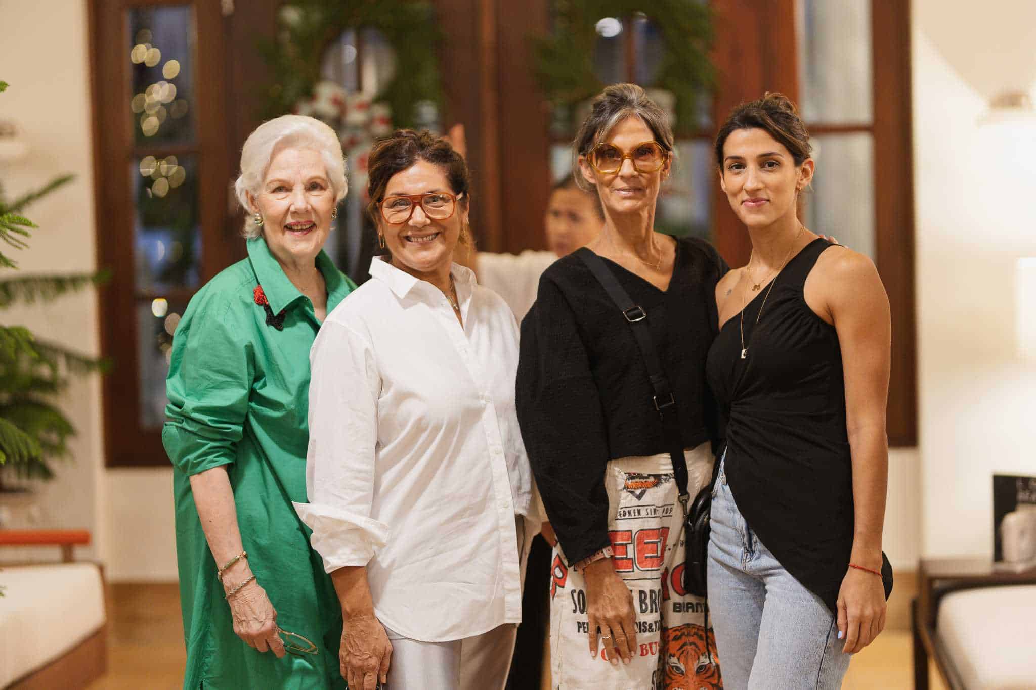 Julia de Thomén, Rosa Julia Thomén, Ana Thomén y Beatriz Badía Thomén. 