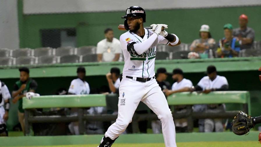 Lewin Díaz y las Estrellas le quitan el invicto al Escogido en LIDOM