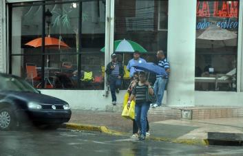 Continuarán las lluvias en lo que resta de este domingo y el lunes