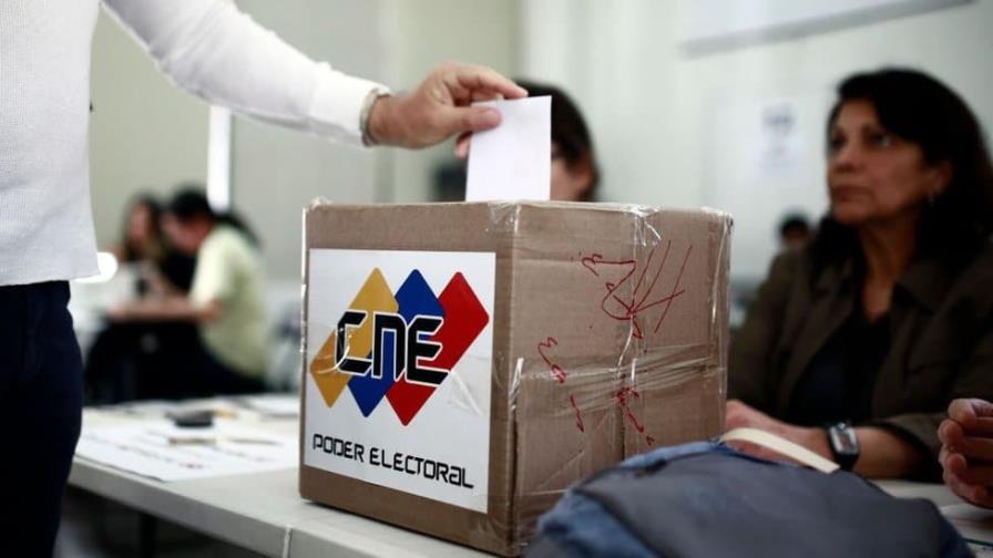 Abren los primeros centros de votación para las primarias opositoras de Venezuela