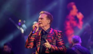 Emmanuel cautiva y hace vibrar al público en el Teatro Nacional