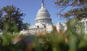 Un sospechoso de asalto al Capitolio de EE.UU. se entrega tras darse a la fuga