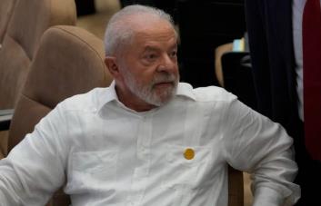 Lula vuelve a trabajar en el palacio presidencial tres semanas después de sus cirugías