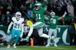 Hurts pasa para 279 yardas, lanza y corre para TDs en triunfo de Eagles sobre Dolphins