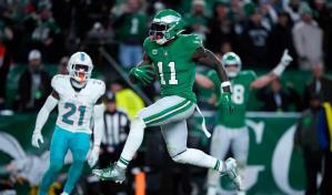 Hurts pasa para 279 yardas, lanza y corre para TDs en triunfo de Eagles sobre Dolphins