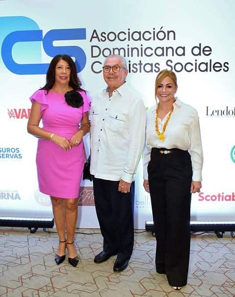 Iris Acosta, Robert Nixon y Rosa Grullón.