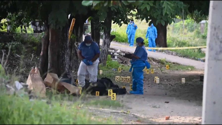 Mueren 24 personas, incluida una docena de funcionarios policiales, en ataques armados en México