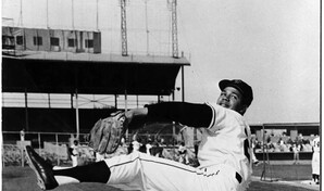 Duelo Spahn-Marichal digno de una pel&iacute;cula de suspenso de Alfred Hitchcock
