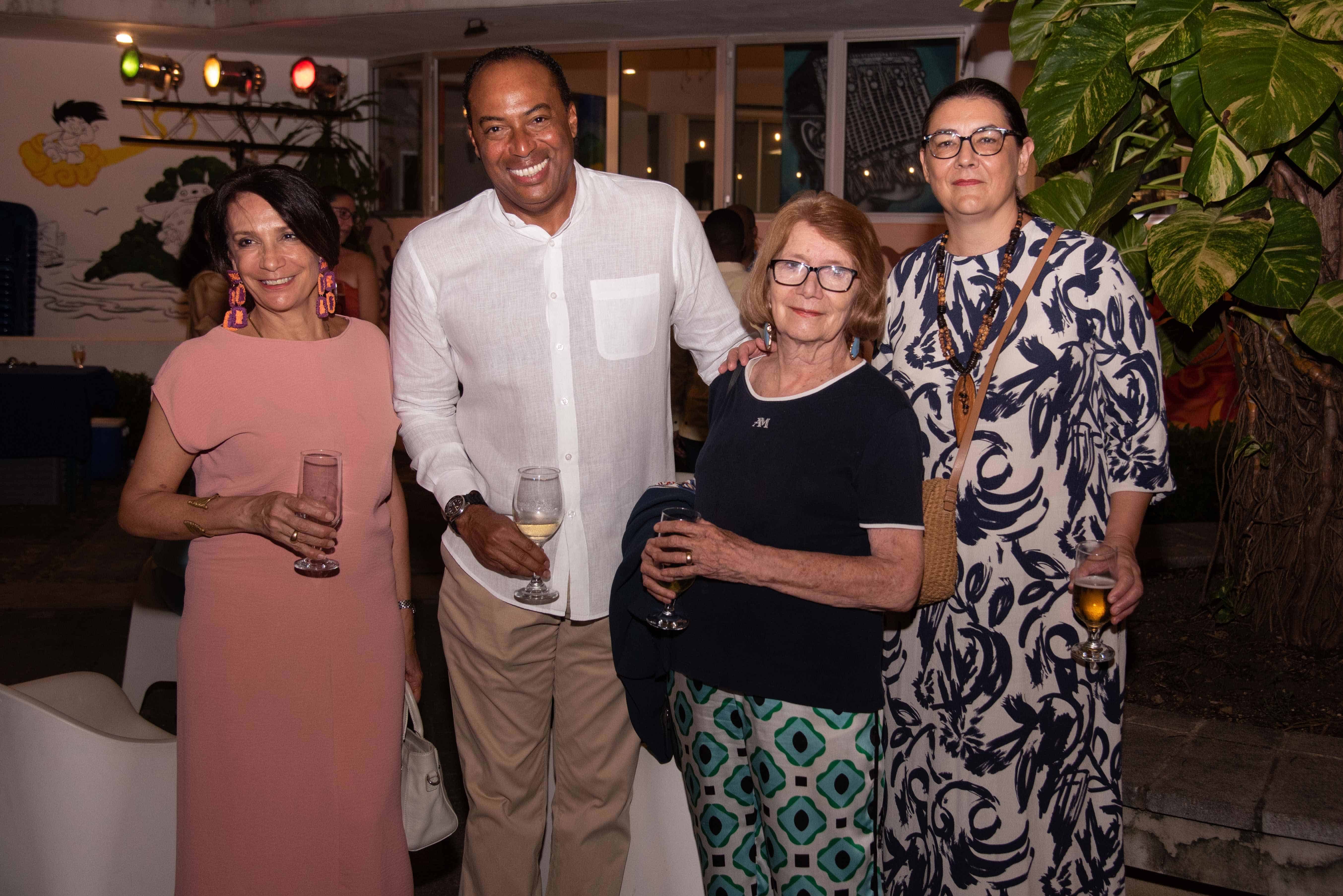 Inés Tolentino, Rixon Gato, Mariane de Tolentino y Brigtt Veyne