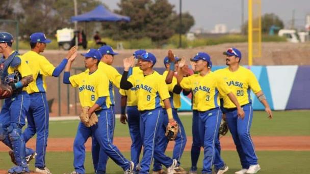 Brasil, con acento japonés, habla con autoridad en el béisbol de Santiago-2023